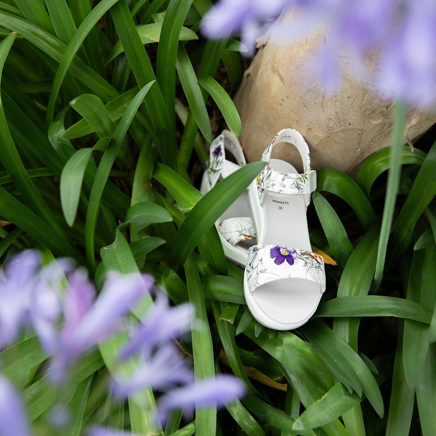 White hot sale flower shoes